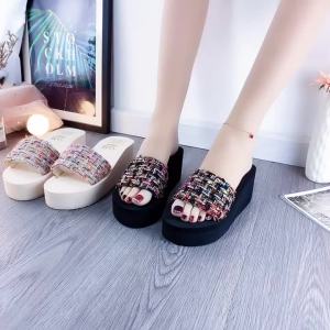 [Free Shipping] New Summer Foam Sandals For Women Featuring A High Heel Design Non-Slip Soles Fashionable Style And A Color-Blocked Design Perfect For Wearing Outdoors And On The Beach