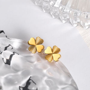 BESFOME Four Leaf Clover Pendant Necklace Earrings Jewelry For Women Gold Non Tarnish Stainless Steel Chain Fashion Vintage Accessories Jewelry Set2026DSC