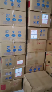 Xách tay Lược gỡ rối và bàn chải tóc sạch hơn dễ dàng loại bỏ tóc và bụi giữ công cụ vệ sinh trong màu ngẫu nhiên