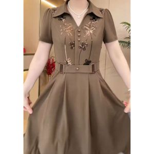 Khí chất của phụ nữ tay ngắn ve áo Đầm chữ A filipinina hiện đại cỡ lỡn cổ áo polo Áo Sơ Mi Váy phụ nữ Hàn Quốc retro in hoa V cổ trung tuổi mẹ phù hợp và mỏng