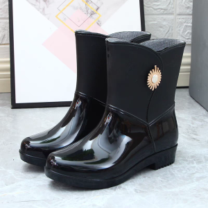 Fashionable and slim rain boots for women mothers shoes kitchen rubber shoes outer wear laundry overshoes non-slip work seafood market Footwear Girl Comfort Water Proof