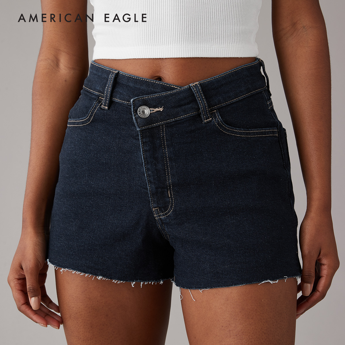 กางเกงยีนส์ขาสั้น American Eagle Stretch Crossover Waist Denim Mom Short กางเกง ยีนส์ ผู้หญิง ขาสั้น ทรงมัม (NWSS 033-7824-896)