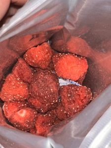 Berryna Crispy Strawberry Freeze dried 30/50g buah asli stroberi