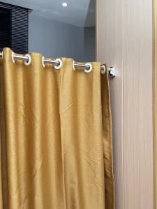 Up To 2.7m Adjustable Stainless Steel Shower Curtain Rod Clothes Drying Rack No-Drill Telescopic Pole for Laundry Room Bathroom