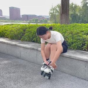LZD  SWAY Skates the Skating Shoes Professional Mens and Womens Flat Flower Mens College Students Inline Skating Roller Skates