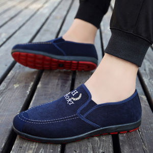 NDDshop New รองเท้าแบบสวมสุดเท่สำหรับผู้ชาย ทรงและดีไซนเท่ออกอกแบบมาเพื่อผู้ชายโดยเฉพาะ ไม่มีเชือกผูกให้กวนใจ สวมใส่แล้วดูดีแมตซ์ง่ายกับทุกการแต่งตัว