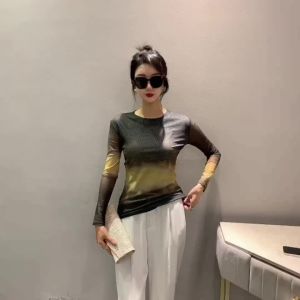 Ammin 2024 mùa xuân và mùa thu vòng cổ đơn giản tay áo dài màu gradient áo thun in hình cho phụ nữ phong cách hàn quốc r nhuộm kiểu cột thắt in màu mực lưới tay áo bong bóng giản dị cộng với kích thước áo blouse thanh lịch tops