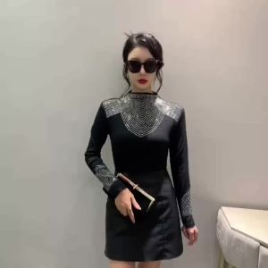 Yimei Áo cổ cao Châu Âu mới mùa thu 2026 Áo Thun Cotton kim cương nổi bật tay áo dài áo lót màu đen vừa vặn thời trang nữ xu hướng