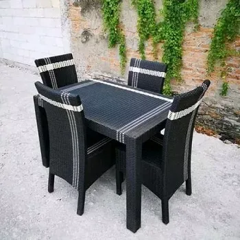Meja makan minimalis 4 Kursi + Bantal + KACA Fullset