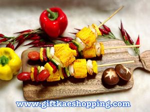 โมเดลบาบีคิวปลอม (บาบีคิวข้าวโพด) ราคาต่อ1 ไม้ ราคาดังกล่าวไม่รวมภาชนะและของตกแต่ง