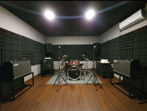 (5 ชิ้น/แพ๊ค) ฟองน้ำซับเสียง แผ่นซับเสียง Acoustic Foam ลดเสียงก้องสะท้อน Pyramid ลายพีระมิด ปรับเสียงให้คมชัด มีใบรับรอง ค่า NRC=0.47 by Prosorb