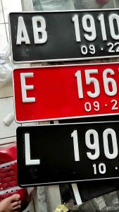 Plat Merah Nomor Mobil Satuan atau Setengah