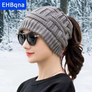 [COD] EHBqna SPORTS หมวกไหมพรมเปิดด้านบนสำหรับผู้หญิง1ชิ้นหมวกทรงหางม้าที่เหมาะสมหมวกกีฬากลางแจ้งแฟชั่นฤดูหนาวที่อบอุ่นมีความยืดหยุ่นสูง