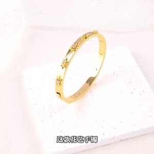 บูเชลลาติ สไตล์วินเทจสำหรับผู้หญิง   ทองแมตต์อเนกประสงค์ CNC แกะสลักอย่างดี 18k สร้อยข้อมือทองคำ รุ่นประณีต เครื่องประดับ