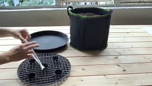 สารให้ความชุ่มชื้นสำหรับชามผ้าที่มีโครงสร้างชลประทานอัตโนมัติและอาคารโพลีสไตรีนสีดำแบบถาวรเพื่อการใช้งานที่ยาวนาน