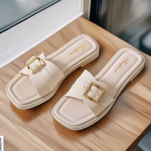 [Free Shipping] 2025 New Womens Thick-Soled Flat Slippers Summer Fashion Rhinestone One-Strap Versatile Non-Slip Soft Sole