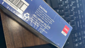 NGUYÊN HỘP LƯỠI DAO RỌC GIẤY DELI 2011 - LƯỠI TO 18MM (hộp 20 box)