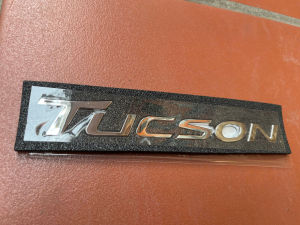 Chữ nổi Tucson dán đuôi xe Huyndai Tucson 2015 - 2021 (KT: Dài 22cm)