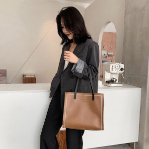 PiShops   จัดส่งไว กระเป๋าผู้หญิงแฟชั่น ดีไซน์ขนาดใหญ่ ใส่ของได้เยอะ สีพื้นเรียบง่าย เข้าได้กับทุกลุค วัสดุคุณภาพดี คุ้มค่าคุ้มราคาแน่นอน รีบตำน้าาา