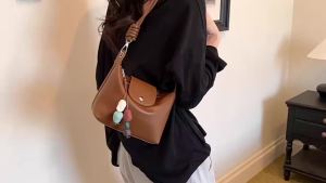 Retro and stylish bags Longxiang bag is a fashionable commuter trendy crossbody bag a high-end casual niche shoulder bag