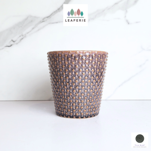 The Leaferie Tevynn plant pots. Ceramic flowerpot . flowerpots . flower pot . planter . planters