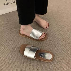 Niche Design Retro Square Toe Open Toe Flat Slippers Womens Summer Wear Fairy Wind Seaside Vacation Beach Sandals