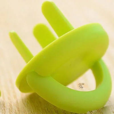 Set 10 Nút bịt ổ điện chống giật chống cháy an toàn cho bé có quai tháo lắp dễ dàng tiện lợi
