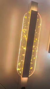 YFD โคมไฟติดผนังอะคริลิคหรูหราแบบหรี่แสงได้ โคมไฟติดผนังพื้นหลังทีวีในห้องนั่งเล่นสไตล์นอร์ดิก โคมไฟในทางเดินในบ้าน โคมไฟข้างเตียงในห้องนอน