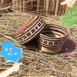 กล่องข้าว หรือ กระติ๊บข้าวเหนียวแบบมีลวดลายพิกุล งานสานจกสานจากไม้ไผ่ ขนาด 6 นิ้ว