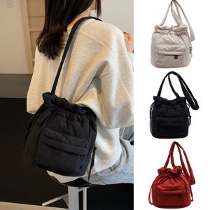 GBSDN การเดินทาง ถุงหูรูด ง่ายๆ แฟชั่นสำหรับผู้หญิง กระเป๋าถือไนลอน ลำลองแบบสบายๆ สีทึบทึบ กระเป๋าสะพายไหล่แบบสั้น สาวๆ