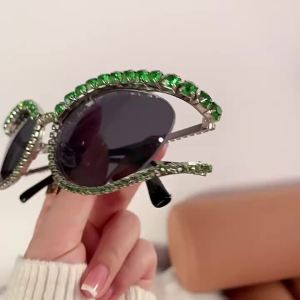Diamond-embellished cat-eye sunglasses High-end luxury bling Sunglasses ins Stylish Sunglasses