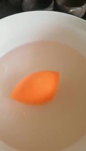 Beauty Blender Tear Drop: Spons Makeup Alami untuk Wajah