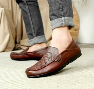 Sepatu Kulit Slip On Pria Semi Formal Kerja Kantoran dan Bisnis Santai - Leather Cow Shoes Pull On Casual Kondangan Kekinian