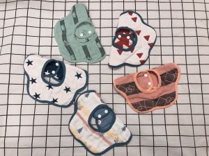 Set yếm vuông/ tròn giữ ấm ngực hoặc tròn xoay 360 độ hạn chế thức ăn rơi vào quần áo/ họa tiết đáng iu