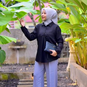 Kemeja Wanita Atha Blouse Model Belah depan Kancing Aktif Lengan Panjang Bahan Baby Crush Premium