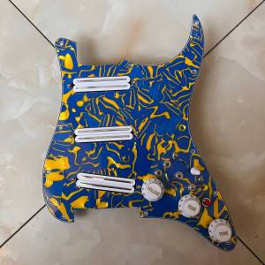 Prewired Loaded Guitar Stratocaster Pickguard SSS Pick Guard Mini Hubucker High Output DCR Coil Splitting Switch Abalone Shell Pickguard for Fender Electric Guitar Part Replacement