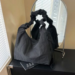 [Candy style] 2025 autumn and winter loose lazy style shoulder bag Korean niche pleated large-capacity plaid commuter shoulder bag