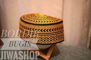 PECI BONE KOPIAH MOTIF BUGIS FULL BORIDR EMAS HITAM ANAK DAN DEWASA