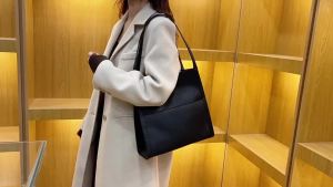 Womens bags with a high-end feel 2025 New spring and summer handbag fashionable womens shoulder bag large-capacity tote bag for cross-border sales