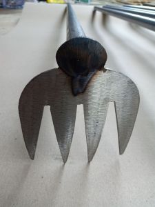 จอบ คราด 4ฟัน ทำจากเหล็กปานไถ แข็ง ทนทาน ด้ามแป๊ป ยาว120ซม. ราคาส่ง พร้อมส่ง