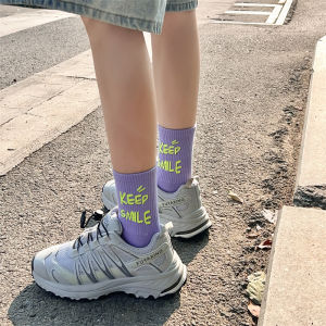 INS สไตล์แฟชั่นตัวอักษรอินเทรนด์ถุงเท้าผู้หญิงถุงเท้ากลางน่องผ้าฝ้ายถุงเท้าผู้หญิงซี่โครงสูงถุงเท้ากีฬา