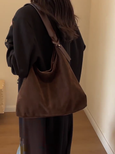 Túi nhung thanh lịch cho phụ nữ Túi Đeo Vai rộng rãi với túi đeo vai thoải mái cho mùa thu đông