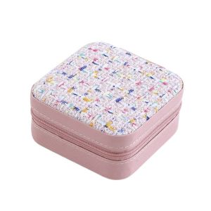 CAEXE สองชั้น ถุงบรรจุเครื่องประดับ หนังพียู หัวเข็มขัดรูปดอกไม้ ที่วางแสดงเครื่องประดับ แบบพกพาได้ สร้อยคอกำไลข้อมือ กล่องใส่แหวน การเดินทางการเดินทาง