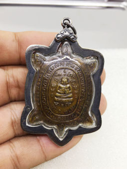 รูปจากผู้ขายบน Lazada: Turtle King Coin, Grandfather Turtle, Pannakon, Year 2536, Rai Taengthong Temple, Complete with Old Silver Fra ตั้งราคา ฿164 ขายแล้ว 54 ชิ้น