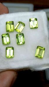 Batu Peridot Octagon Kristal Alami: Bahan Berkualitas Tinggi untuk Produk E-commerce