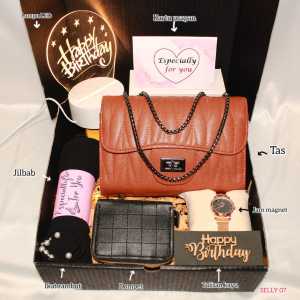 Gift Set Box Hampers Kado Hadiah Bermanfaat Momen Spesial Cewek – Gift Box & Hampers Eksklusif Spesial untuk Orang Tersayang – Kado Romantis Ulang Tahun & Anniversary – Hadiah Ulang Tahun Wisuda Anniversary Pasangan Teman Sahabat (SELLY)
