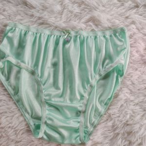 กางเกงในบิกินี่ ผ้าวาโก้ นุ่มลื่น กางเกงในผู้หญิง กางเกงในแห้งเร็ว กางเกงไนล่อนเกรดพรีเมี่ยม ไซส์ XL Bikini Woman Underwear Nylon Briefs สะโพก 38-44 นิ้ว