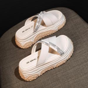 Wear Heightened Half-slippers with Soft Soles Fashionable Non-slip Casual One-line Beach Sandals