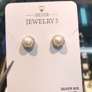 ต่างหูมุกแท้เพชรCZล้อม.ไฮโซสุดๆ ตัวเรือนเงินแท้92.5% ไม่ลอก ไม่ก่อให้เกิดอาการแพ้ มีใบรับประกันเงินแท้925