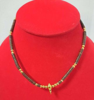 รูปจากผู้ขายบน Lazada: สร้อยกะลา สร้อยคอ สร้อยคอกะลาคั่นทองเลเซอร์ สร้อยคั่นทอง สร้อยกะลาตาเดียว สร้อยหัวขุนทองเลเซอร์ ยาว 19 นิ้ว สร ตั้งราคา ฿259 ขายแล้ว 439 ชิ้น